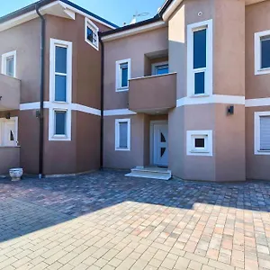 Apartmán Lovely 400m From The Sea, Fažana