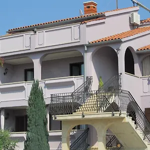 Purple House , Pula Chorvatsko